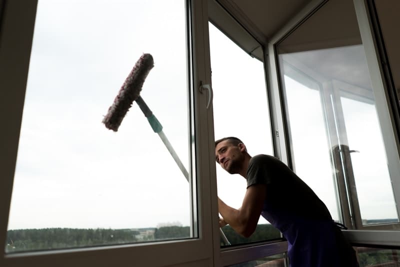 Иван:  Помыть окна. Генеральная уборка. Все виды уборки.