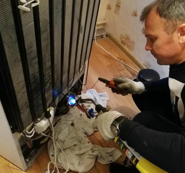 Валерий:  Мастер по ремонту холодильников Новосибирск