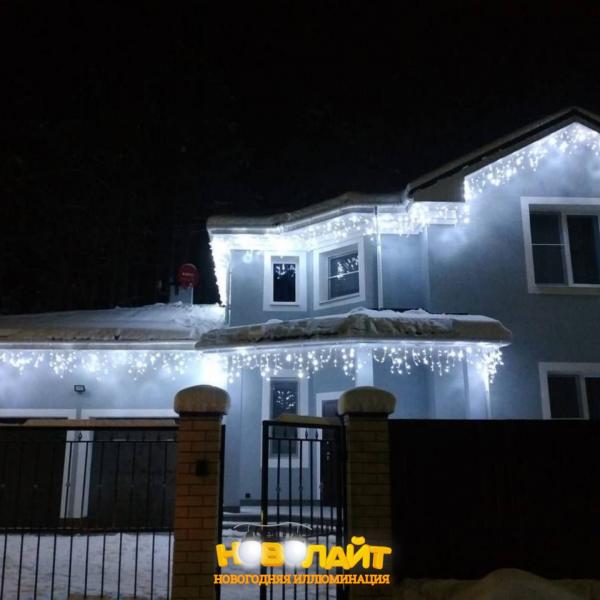 Компания РосФасад:  Украшаем частные дома новогодним освещение в Ростове-на-Дону