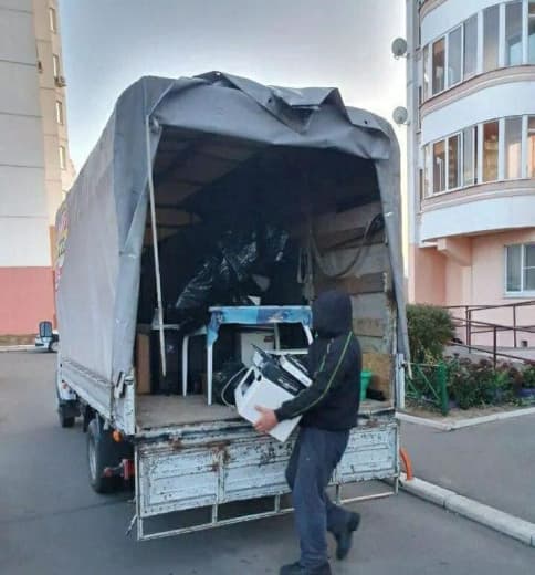 Грузчики в курске. Грузовик с мебелью.
