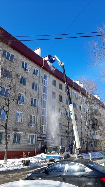 Уборка снега, льда, сосулек с  крыши кровли 