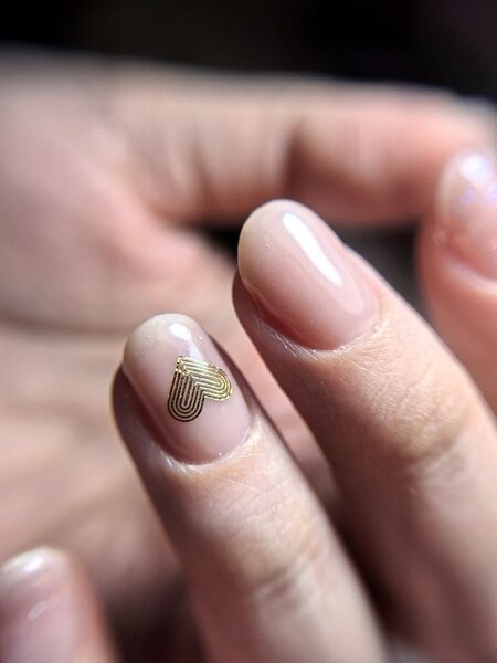 Маникюр, педикюр, наращивание ногтей 