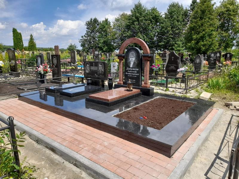 Петр:  Памятники и надгробия. Благоустройство захоронений