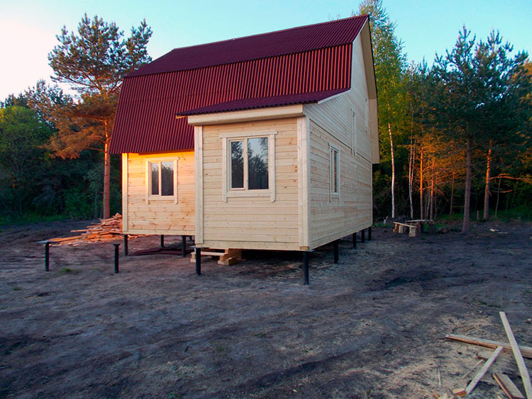 Строительство дачных домов на винтовых сваях