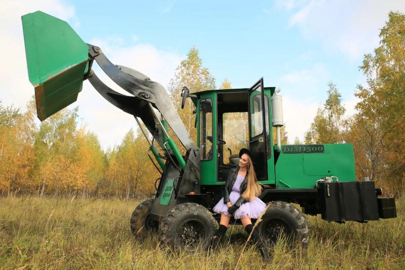 Руслан:  Производим трактор - погрузчик 