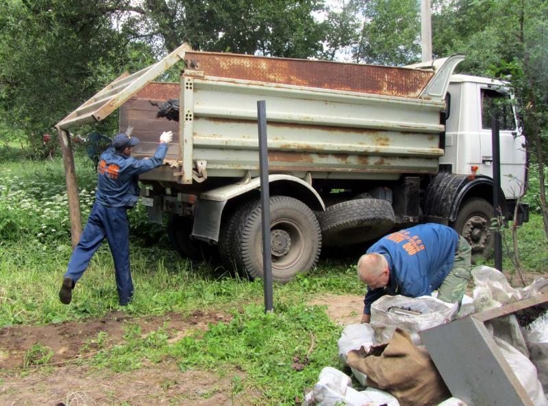 Вячеслав:  Вывоз мусора , вывоз грунта 