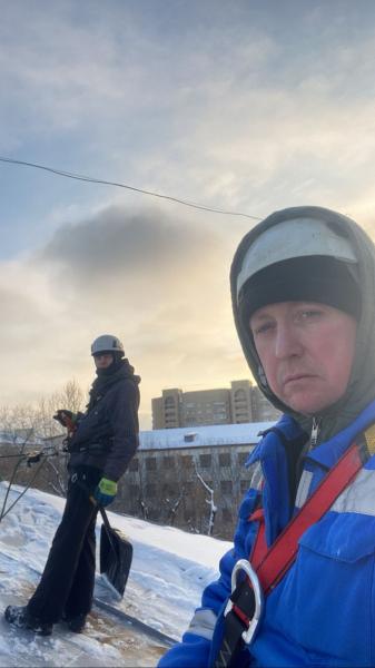 Сергей Владимирович Ковальских:  Очистка крыш (кровель) от снега, наледи альпинисты