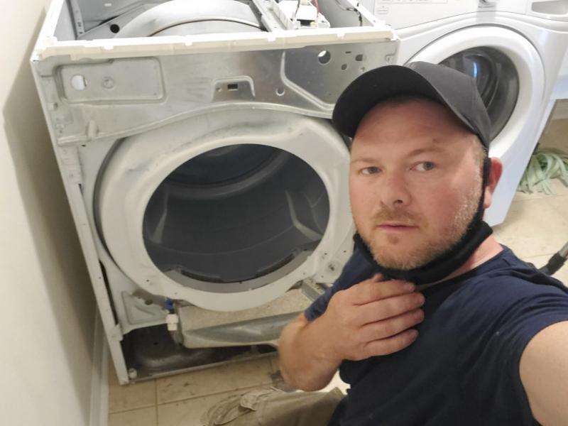 Вячеслав:  Ремонт стиральных машин, холодильников, и бытовой техники