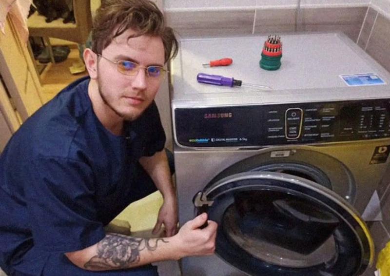 Николай:   Ремонт стиральных машин и холодильников
