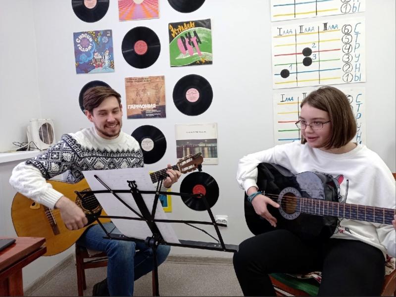 Максим:  Уроки игры на гитаре Ульяновск