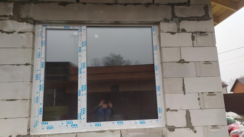 Евгений:  Ремонтирую окна - устраняю продувания, меняю уплотнители