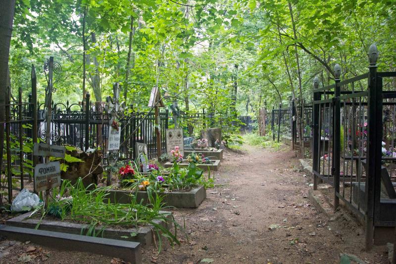 Евгения:  Уборка мест захоронения