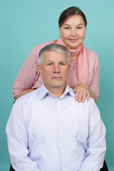 Семейная пара, помощники по хозяйству.