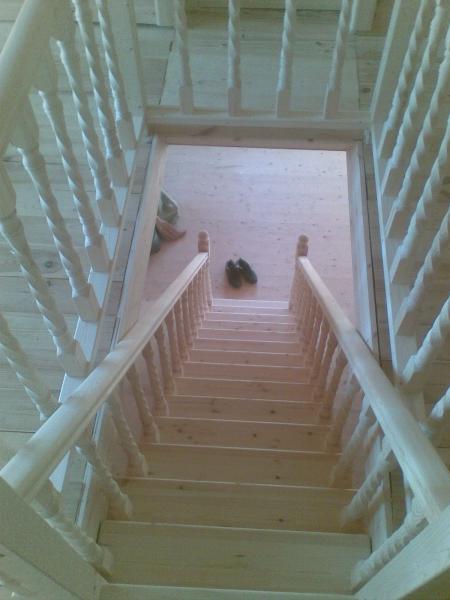 Евгений:  Деревянные Лестницы в дом на 2-й этаж.