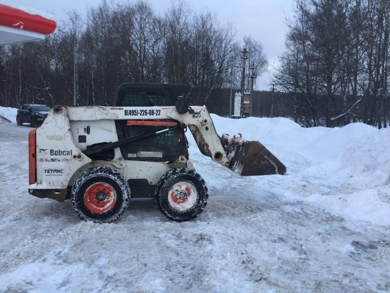 Андрей:  Аренда трактора очистка льда уборка снега трактором Бобкэт