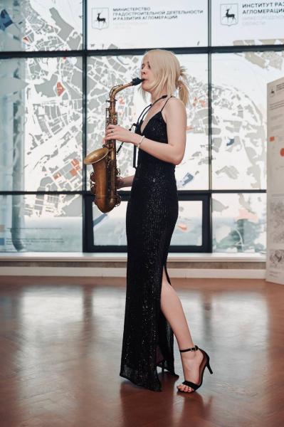 Надежда Столярова:  Саксофонист, саксофон на праздник