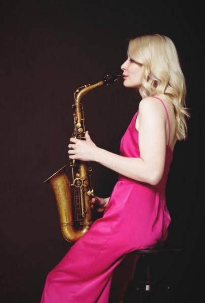 Надежда Столярова:  Саксофонист, саксофон на праздник