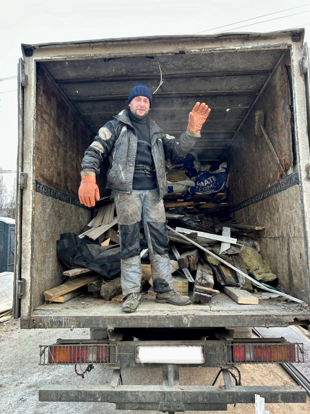 Руслан:  Вывоз строительного мусора, хлама, старой мебели 