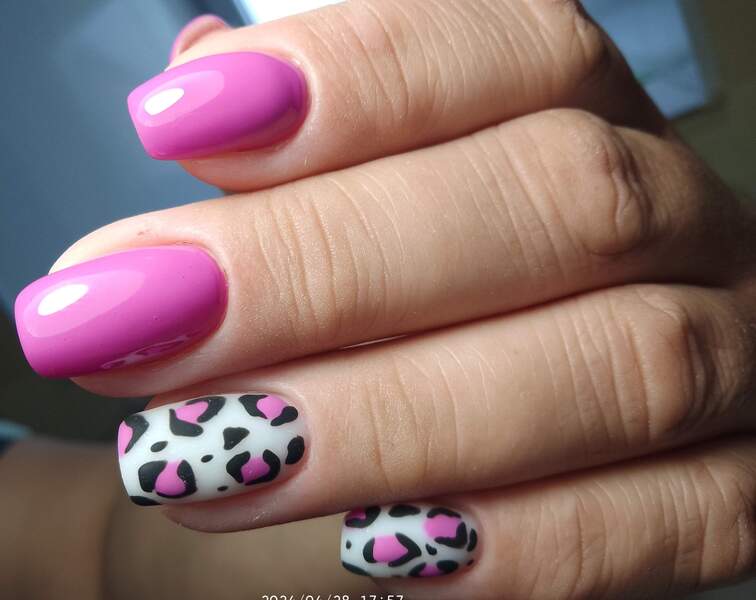 Стрижки : мужские, женские. Маникюр, педикюр. 