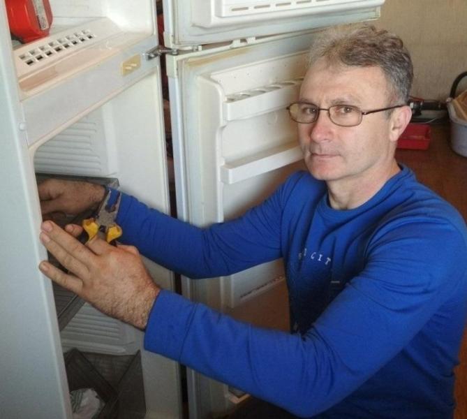 Роман Кулагин:  Ремонт холодильников и морозильников на дому недорого Азов