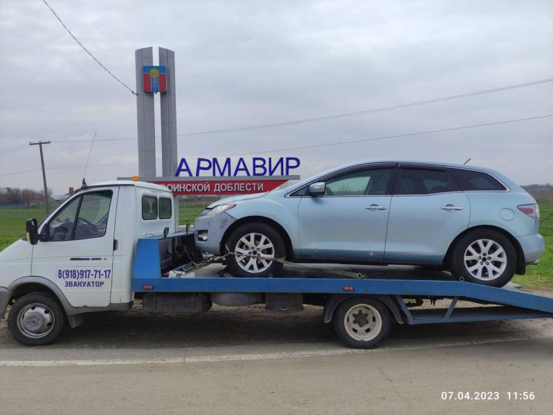 Автосервис армавир. Эвакуатор в Астрахани. Эвакуатор Челябинск двойки. Челябинский эвакуаторщики. Эвакуатор в заднем зеркале.