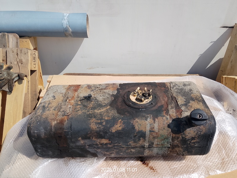 Небольшой ремонт транспорта. Замена старого бака на новый у ГАЗели 3302. Небольшой ремонт транспорта. Замена старого бака на новый у ГАЗели 3302.