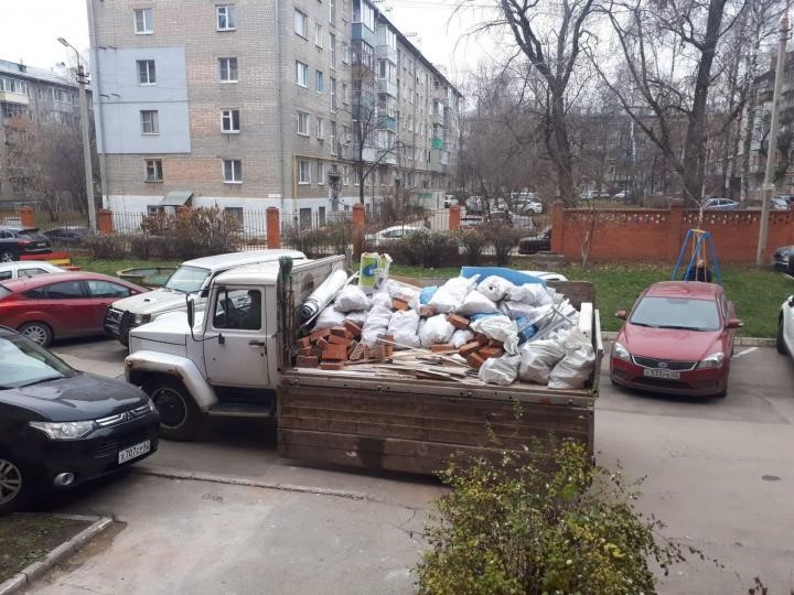 Андрей:  Вывоз мусора (строительного, веток и т.п) лицензия