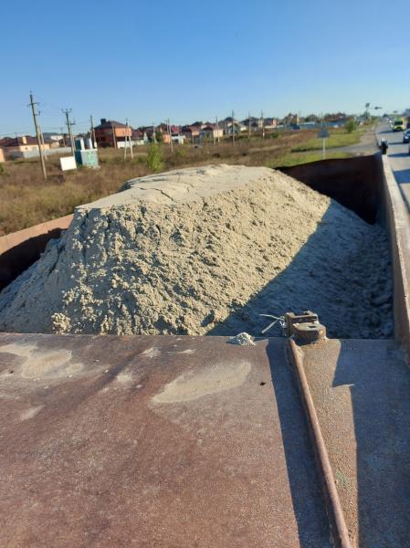 Алексей:  Песок и щебень до15 тонн. 