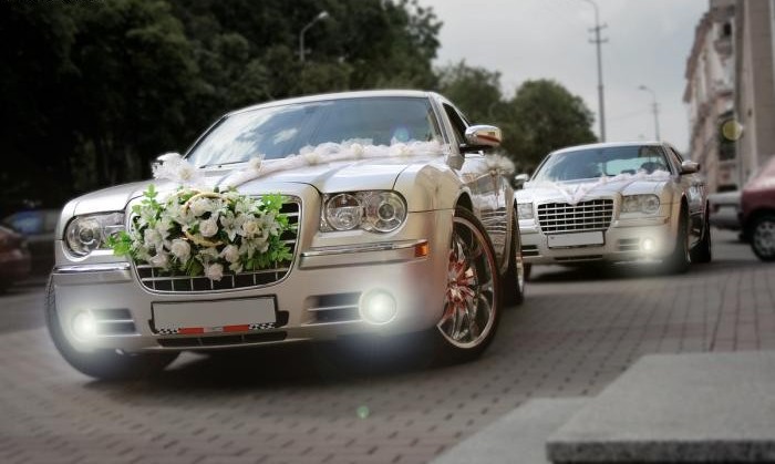 "Made in america" белый авто на свадьбу Chrysler 300С 