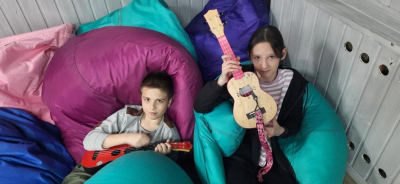 Елизавета:  Обучение игре на укулеле и гитаре