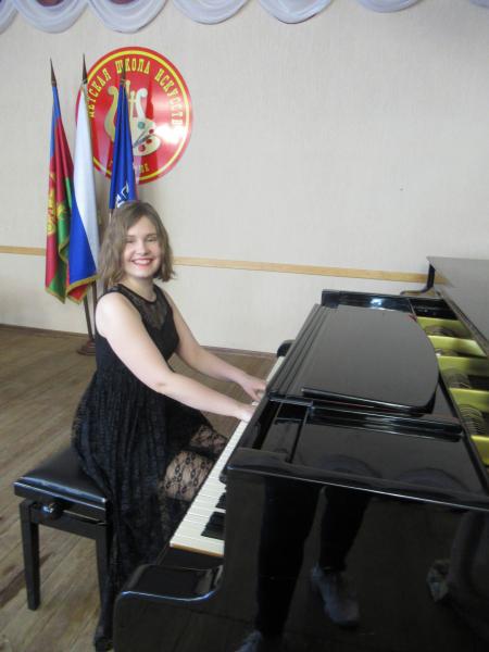 Ксения:  Обучение игре на фортепиано и репетиторство