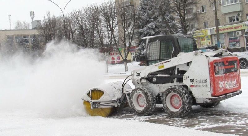 Владимир:  Уборка снега трактором с отвалом и щеткой
