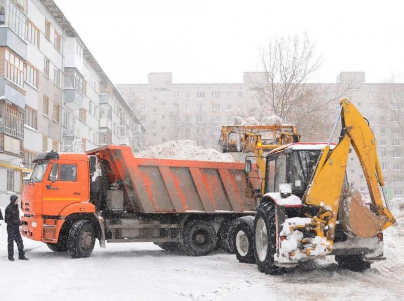 Владимир:  Уборка снега трактором с отвалом и щеткой