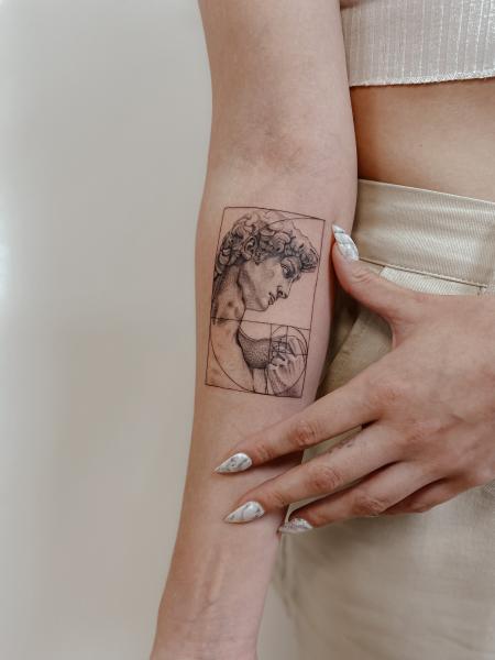 Грин Рум:  Татуировки в студии