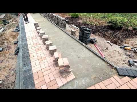 Укладка брусчатки тротуарной плитки.