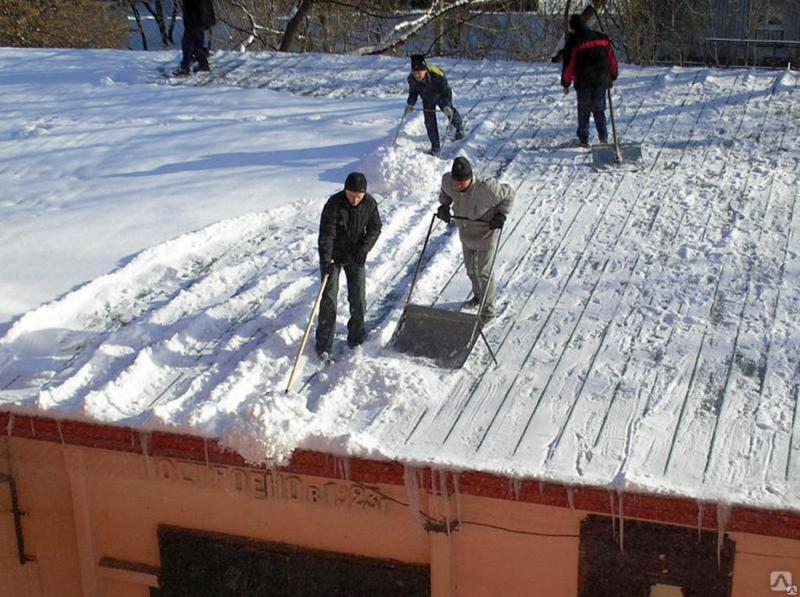 Тимур:  Уборка снега с прямых крыш гаражей, магазинов, школ в Казани