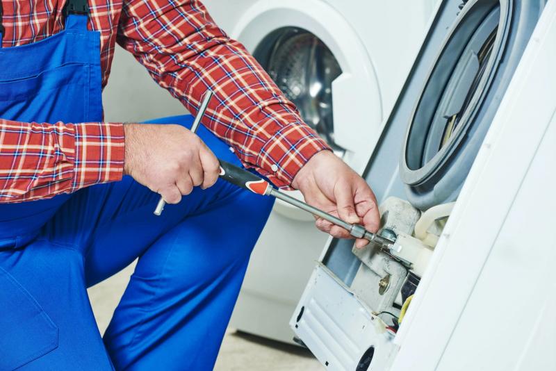 Андрей:  Мастер по ремонту стиральных машин