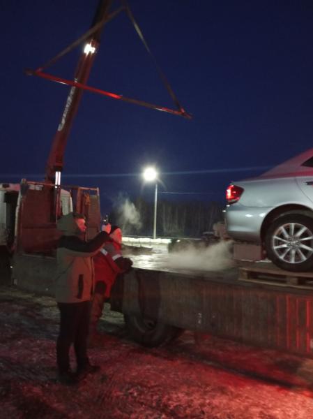 СЕРГЕЙ:  Грузоперевозки,эвакуатор на кран-борте 5 тонн