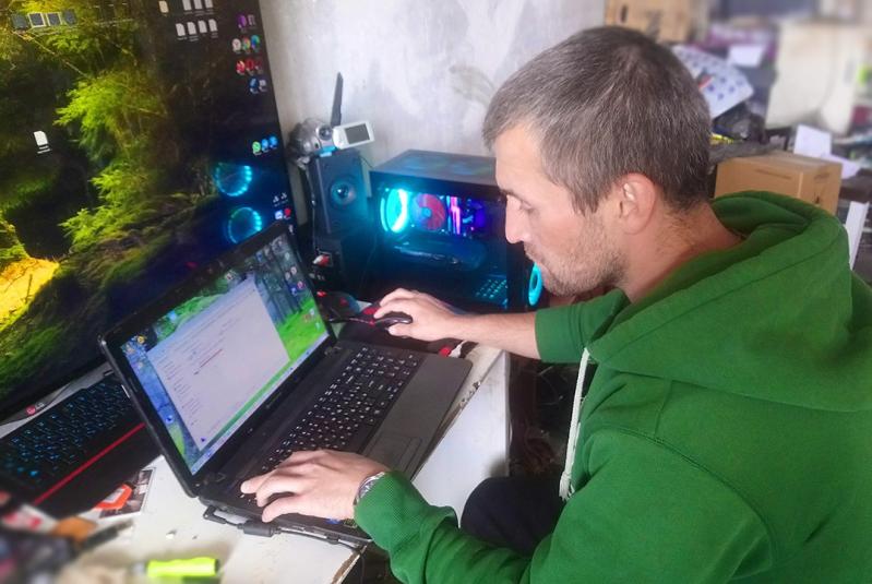 Андрей:  Ремонт компьютеров и ноутбуков оперативный выезд