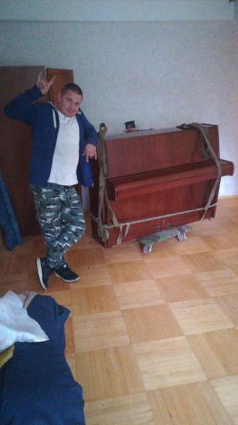 Вячеслав:  Перевозка мебели, пианино, рояля. Переезд квартиры