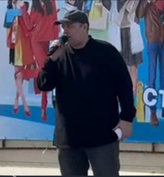 Ведущий поющий. Тамада