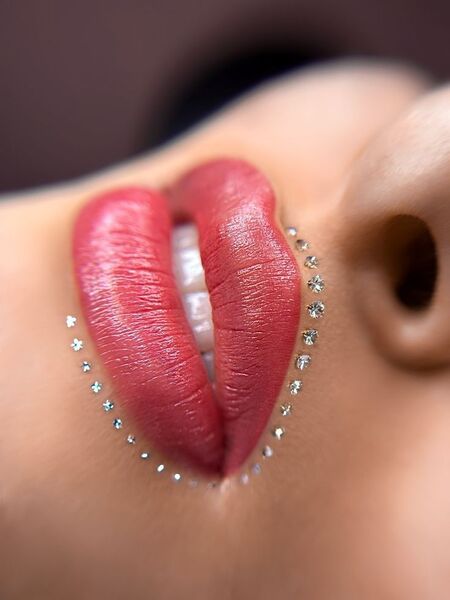 Перманентный макияж: брови, губы, веки 