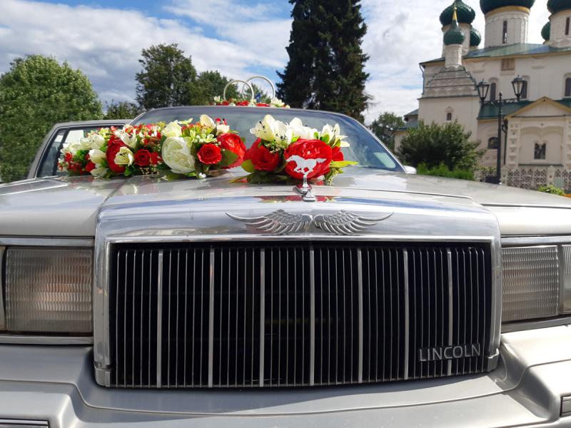 Прокат ретро-авто Lincoln Town Car на свадьбу в Костроме