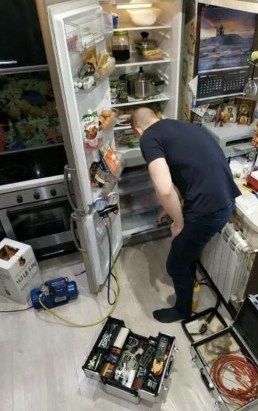 Дмитрий:  Ремонт стиральных машин. Ремонт холодильников.