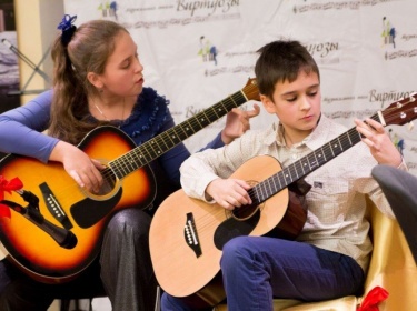 Руся:  Уроки игры на гитаре в Североуральске.