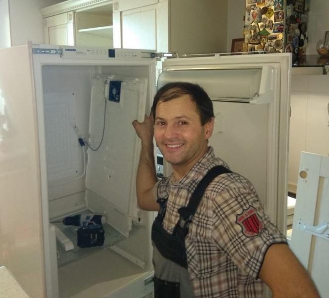 Андрей:  Мастер по ремонту холодильников