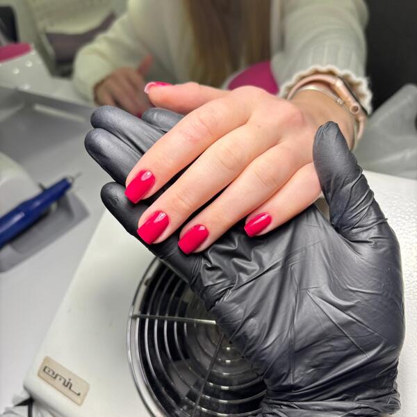 Модель на маникюр+гель-лак бесплатно