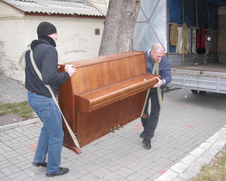 Перевозка пианино с грузчиками