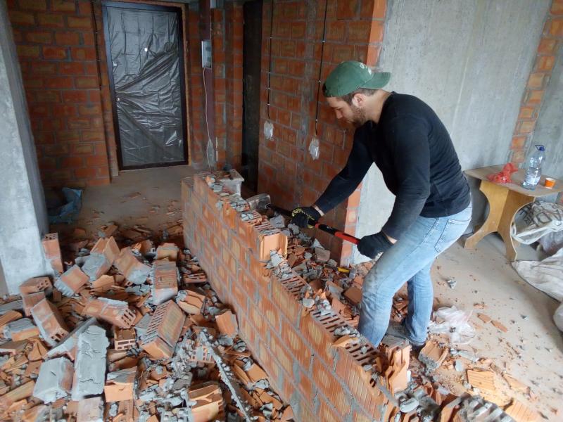 Вячеслав:  Демонтаж перегородок, стен, сооружений, зданий, конструкций 