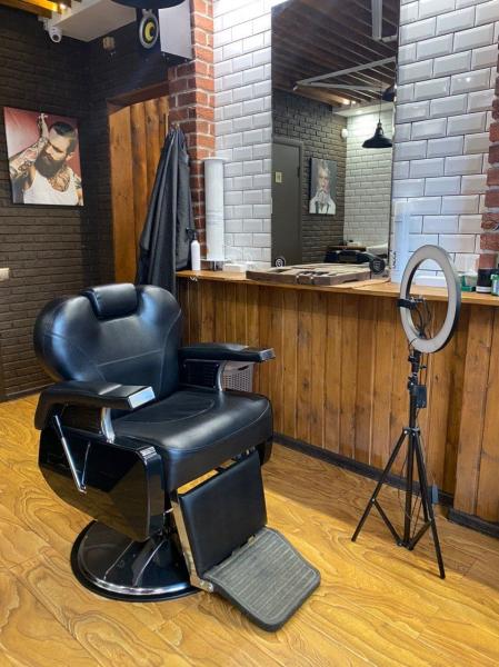 Виктория:  Аренда парикмахерского кресла в барбершопе